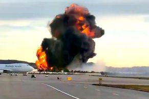 Ohnivé nebe nad Kentucky. Exploze letadla UPS zachycena na dramatických záběrech