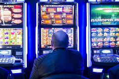 Počty hracích automatů v Česku dramaticky klesly. Česko přestává být kasinem Evropy, říká Ondráčka