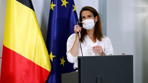 Belgická premiérka Sophie Wilmèsová představuje nová opatření.