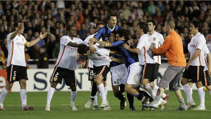 Valencie vs. Inter Milán: všichni proti všem.