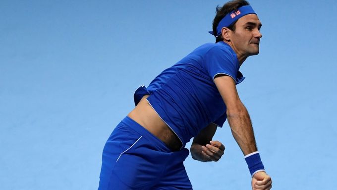 Roger Federer v utkání s Keiem Nišikorim.