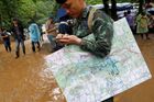 Při záchranné akci v zatopené thajské jeskyni zemřel dobrovolník. Dostával k dětem kyslík