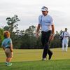 Watson slaví se synem vítězství na golfovém Masters 2014
