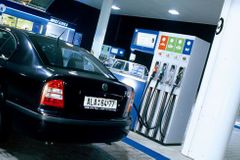 Ceny pohonných hmot dál rostou, benzin za týden zdražil o 30 haléřů