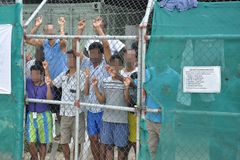 Spojené státy přijmou uprchlíky, které drží Austrálie na ostrovech v Tichém oceánu