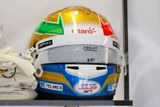 Francouz Jean-Eric Vergne přivezl do Soči samolepky vyjadřující podporu jeho krajanovi a všichni piloti formule 1 si ji nalepili na helmu. Esteban Gutierrez dopředu pod hledí.