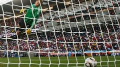 Anglie - Německo: neuznaný gól (Neuer)