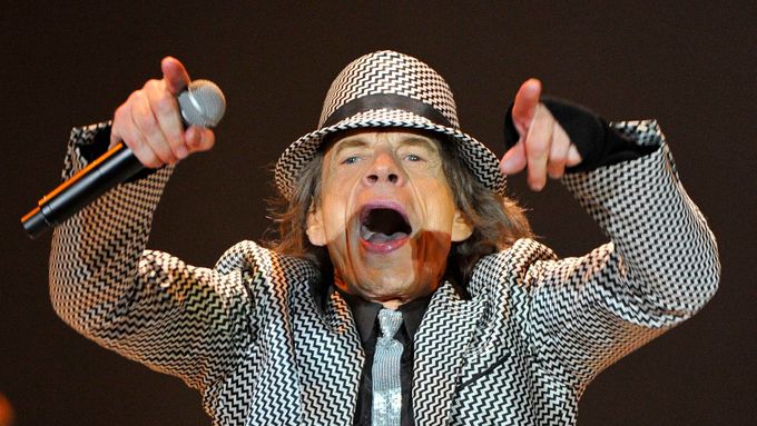 Mick Jagger už má holínky.