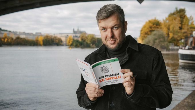 Po knize Konec prokrastinace vydává podnikatel a publicista Petr Ludwig svou další knihu s názvem Od chasu ke smyslu.