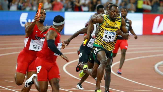 Podívejte se, jakou chybou se američtí sprinteři připravili o medaili ve finále běhu na 4x100 metrů na mistrovství světa v Pekingu.