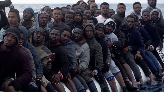 Senegal je zemí, odkud v přepočtu na obyvatele odchází do Evropy největší počet nelegálních migrantů, líčí reportér Respektu Tomáš Lindner.