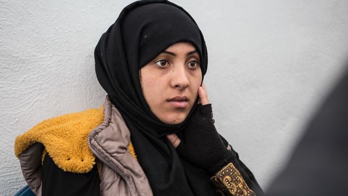 Manželky džihádistů nikdo nechce, ty ženy jsou velmi problematické, panuje strach, že se mohou odpálit v boji za džihád, nebo vychovat další generaci.