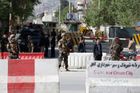 Afghánská mešita sloužila k registraci voličů. Po výbuchu zde zůstalo 17 mrtvých