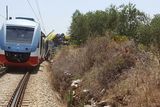 Na jednokolejné trati mezi městy Corato a Andria na jihu Itálie se čelně srazily dva rychle jedoucí osobní vlaky.
