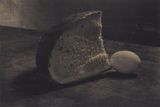 Josef Sudek: Chléb a vejce, 1951, vydraženo za 20 tisíc dolarů
