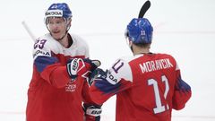 Dmitrij Jaškin a Michal Moravčík slaví v zápase Česko - Itálie na MS 2019