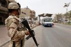 Atentátníci u Bagdádu zastřelili nejméně 17 lidí. Jeden útočník se odpálil, druhého zabila policie