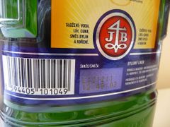 Tato lahev rodný list nepotřebuje. LOT kód (šarže) ukazuje, že byla vyrobená 12. prosince 2011.