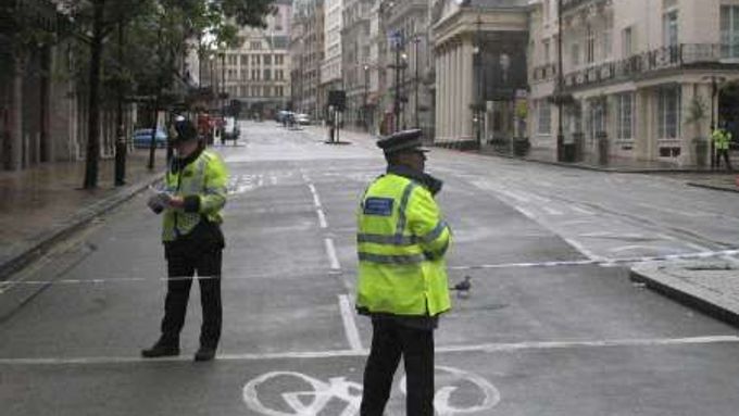 Poplach v roce 2007: Centrum většinou přeplněného Londýna zelo prázdnotou. Policie uzavřela několik ulic.
