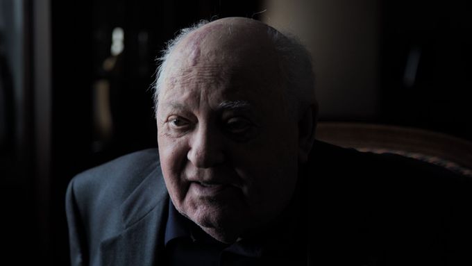 Michail Gorbačov v životopisném firmu Gorbačov. Ráj.