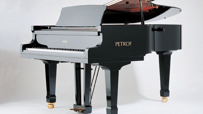 Klavíry a piana v krizi tolik netáhly, a tak Petrof vyráběl i nábytek či reprobedny.