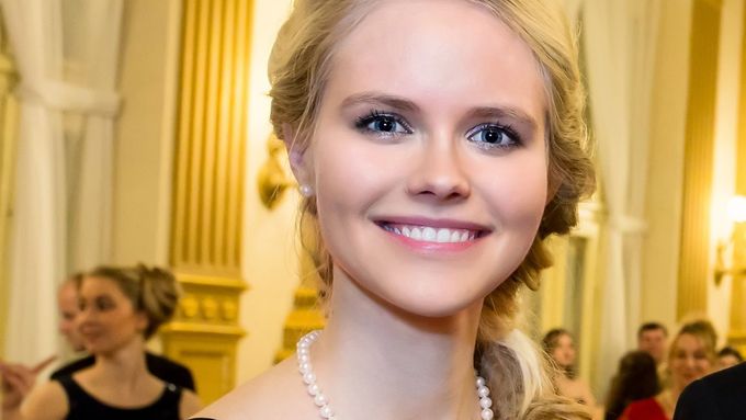 Vendula Fialková, česká studentka, která dosáhla nejvyššího výsledku v mezinárodní maturitě na světě. Bude studovat na Oxfordu.