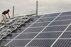 Stížnost do Bruselu: Česko chce zničit solární byznys