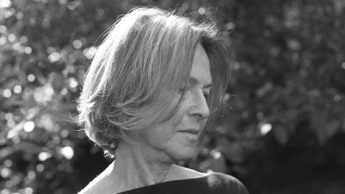Louise Glücková v 90. letech minulého století získala Pulitzerovu cenu a roku 2020 ještě Nobelovu cenu za literaturu.