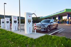 Příprava na budoucnost: V Česku vzniká superrychlá nabíječka pro elektromobily