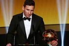 Messi opět králem. Předčil Ronalda a má popáté Zlatý míč