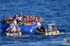 Uprchlická centra na Lampeduse jsou přeplněná, starosta vyzývá ke stávce