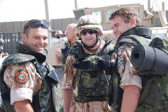 Do Kosova i Afghánistánu, schválili vojákům poslanci