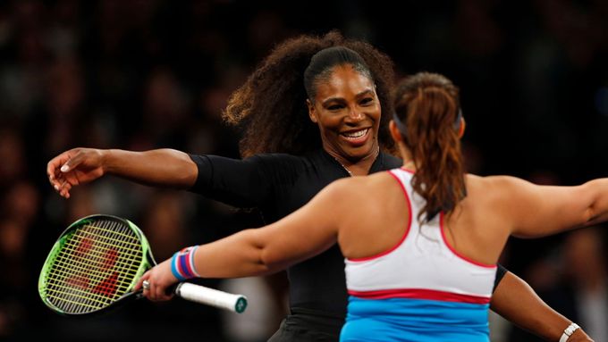 Objetí dvou velkých comebacků. Serena v exhibici přehrála Bartoliovou, blýskla se i Hantuchová