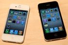 Nový iPhone vylákal v noci před obchody přes 200 lidí