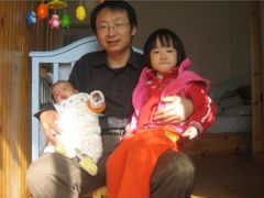 Jang Č'-ču se svými dcerami.