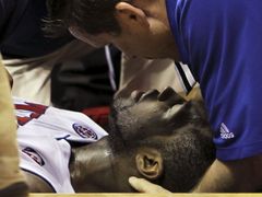 Stuckey v péči lékařů.