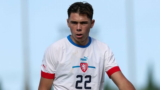 Louis Buffon v dresu české reprezentace při kvalifikaci o postup na ME do 19 let