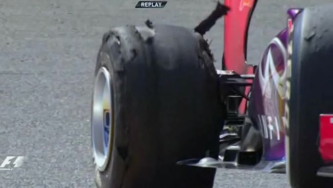 Podívejte se, jak moc byla zničené pneumatika Sebastiana Vettela ve Spa.