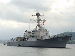 Americké námořnictvo poslalo do oblasti svou vojenskou loď Bainbridge