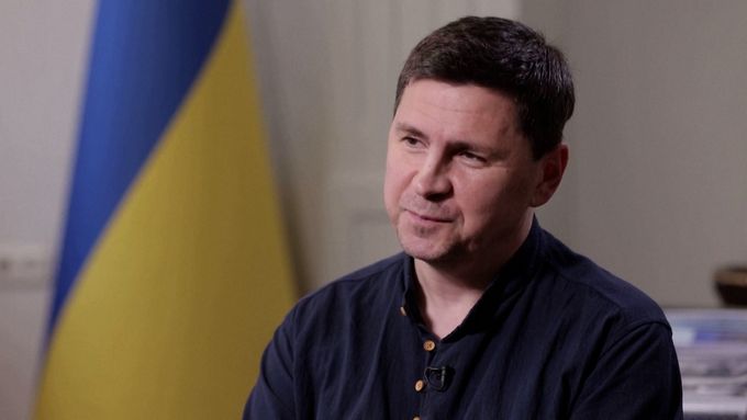 "Jakýkoli vyjednávací proces bude znamenat kapitulaci Ukrajiny a demokratického světa jako celku," uvedl Mychajlo Podoljak.