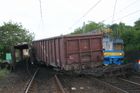 Srážka dvou nákladních vlaků zastavila provoz na trati u Nymburku. Nehoda se obešla bez zranění