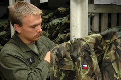 Nové uniformy pro armádu dodá Blažek, model se nemění