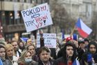 Lidé v Praze demonstrovali proti protiepidemiologickým opatřením.