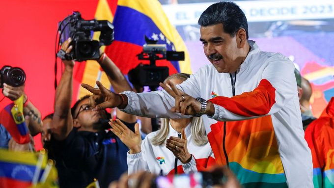 Prezident Nicolás Maduro během referenda o připojení Esequiba k Venezuele.