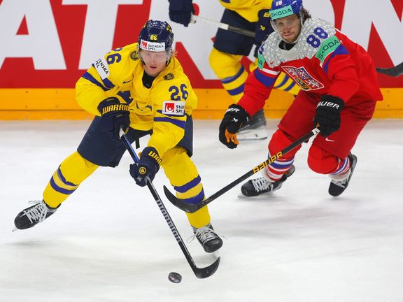 Rasmus Dahlin a David Pastrňák v semifinále MS 2024 Česko - Švédsko