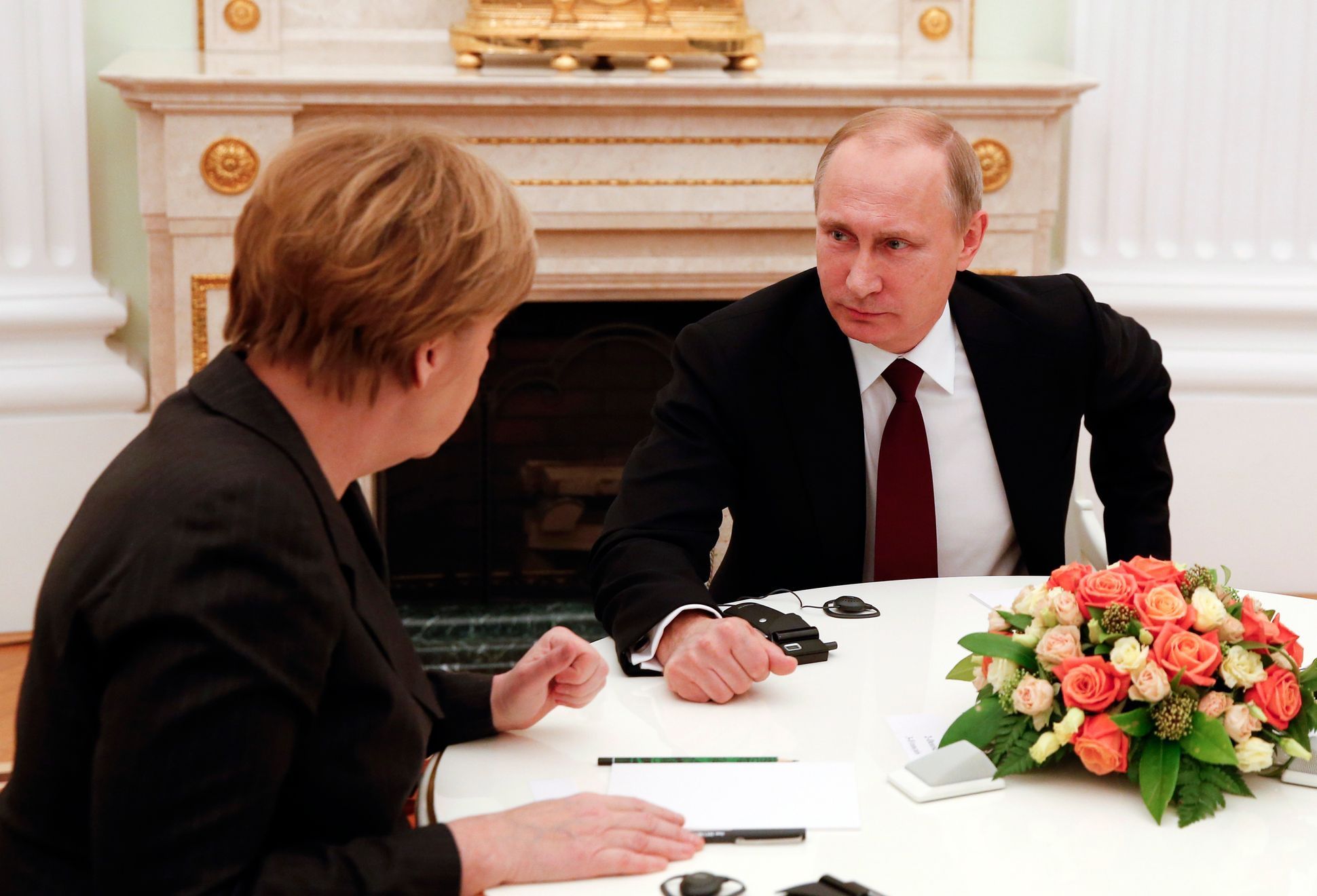 Ruský prezident Vladimir Putin v rozhovoru s německou kancléřkou Angelou Merkelovou