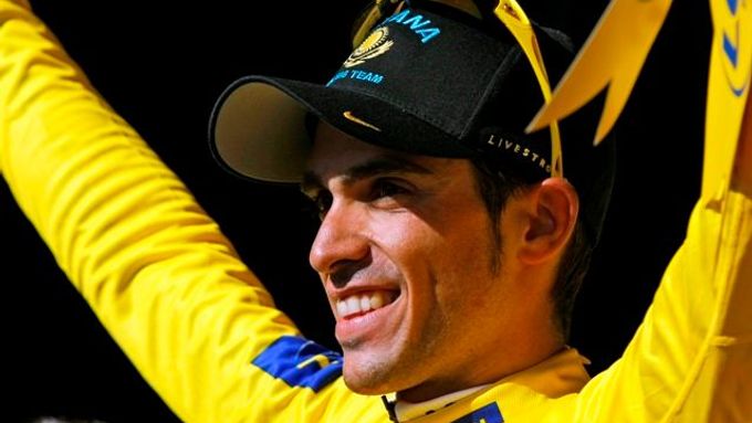 Alberto Contador dál zůstává ve žlutém trikotu.