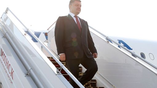 Ukrajinský prezident Petro Porošenko po příletu do běloruského Minsku.