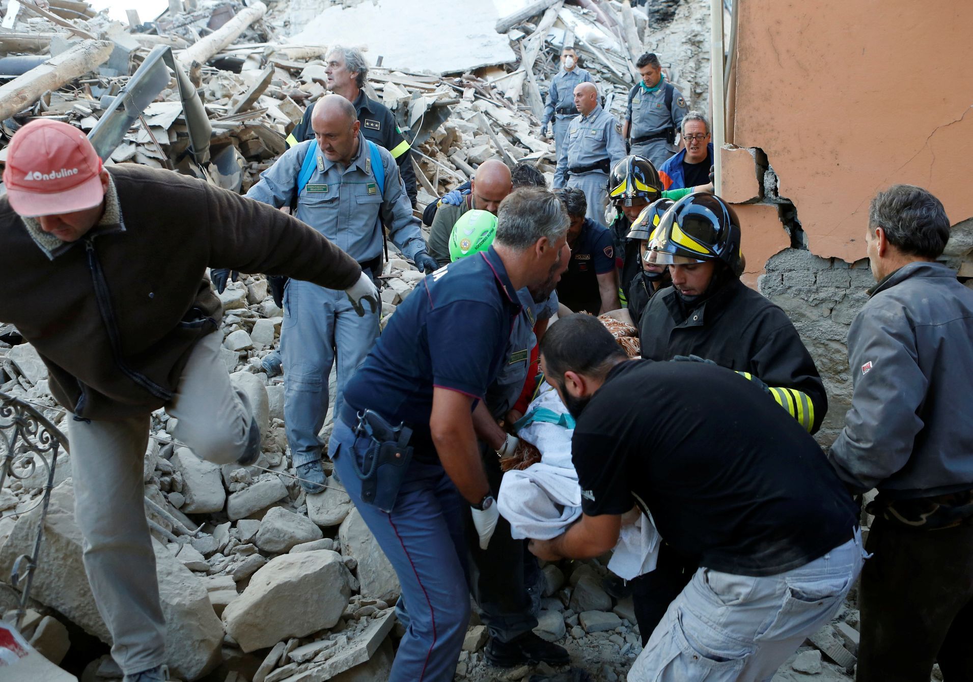 Následky zemětřesení ve středoitalském Amatrice
