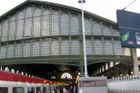 Gare du Nord . Každý den je zde odbaveno asi půl miliónu cestujících. Se 190 miliony cestujících ročně je zároveň největším nádražím v Evropě a třetím na světě.